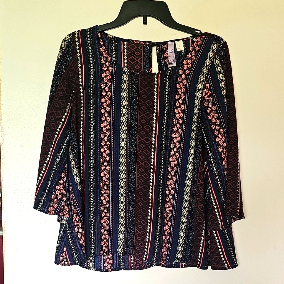 Alya Ladies Top In Size Small. Women's Multicolor Patterned Top.